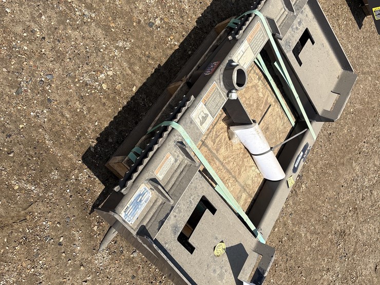 cnh-3-prong-skid-steer-bale-spear-image-9