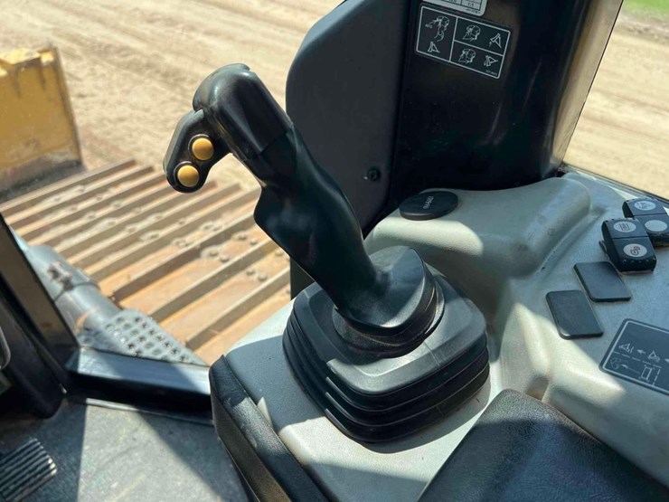 2019-caterpillar-d6n-lgp-image-33