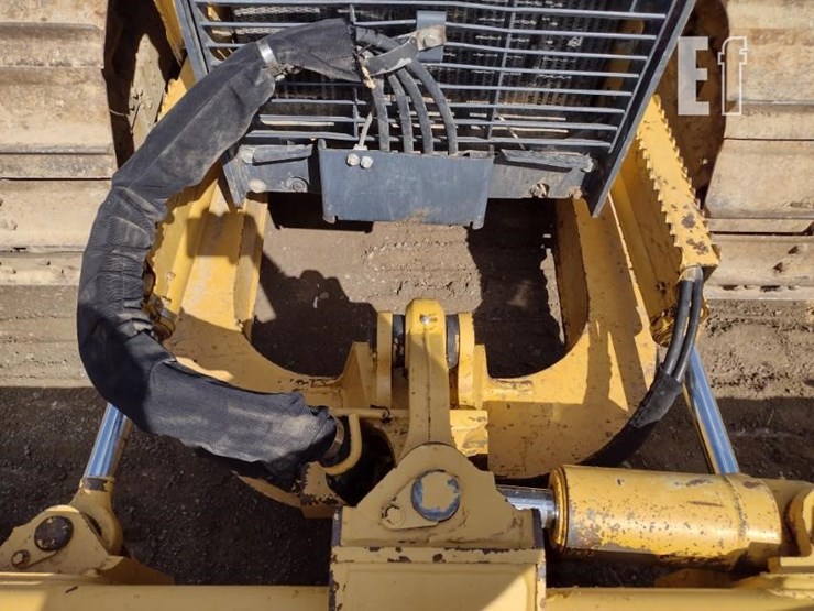 2004-deere-650h-image-15