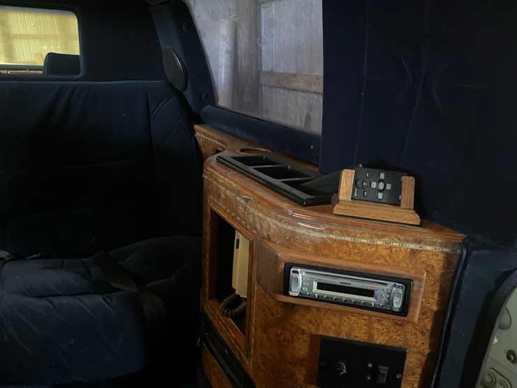 1987-lincoln-town-car-limousine-image-23