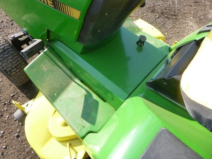 john-deere-240-image-15