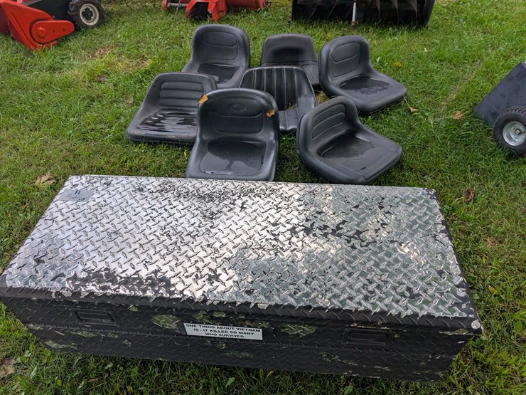 #3017-•-simplicity-lawnmower-tractor-seats-image-1