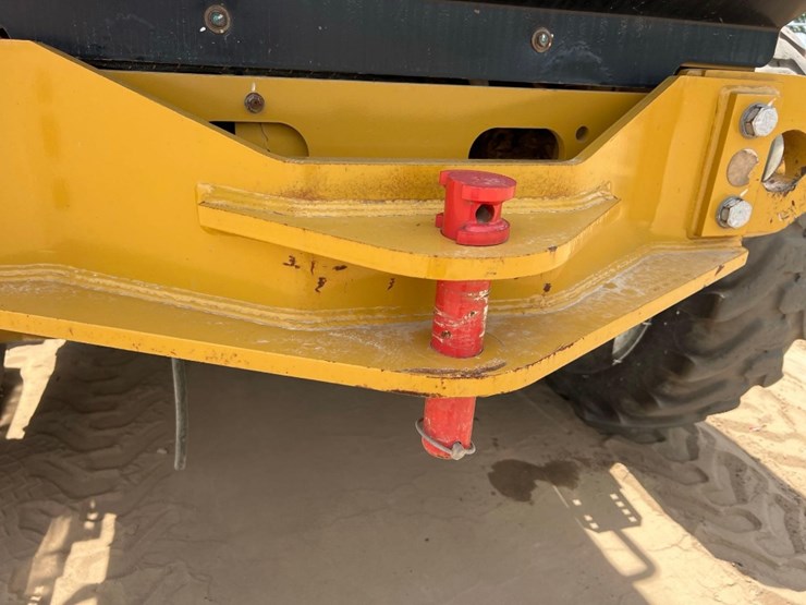 2020-caterpillar-120-image-19