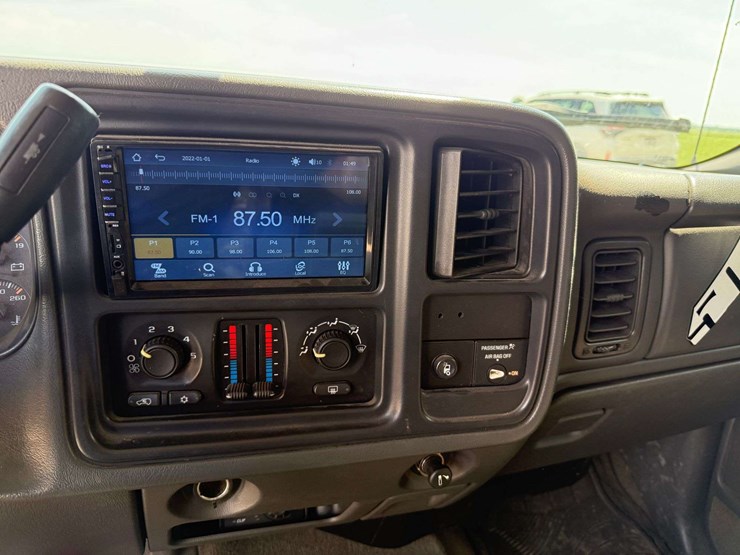 2004-chevrolet-2500hd-image-46