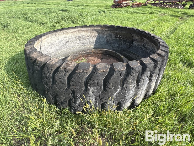 8.5’-rubber-livestock-water-tank-image-5