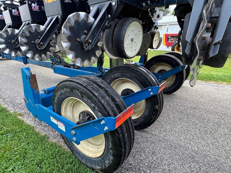 2014-kinze-3600-image-21