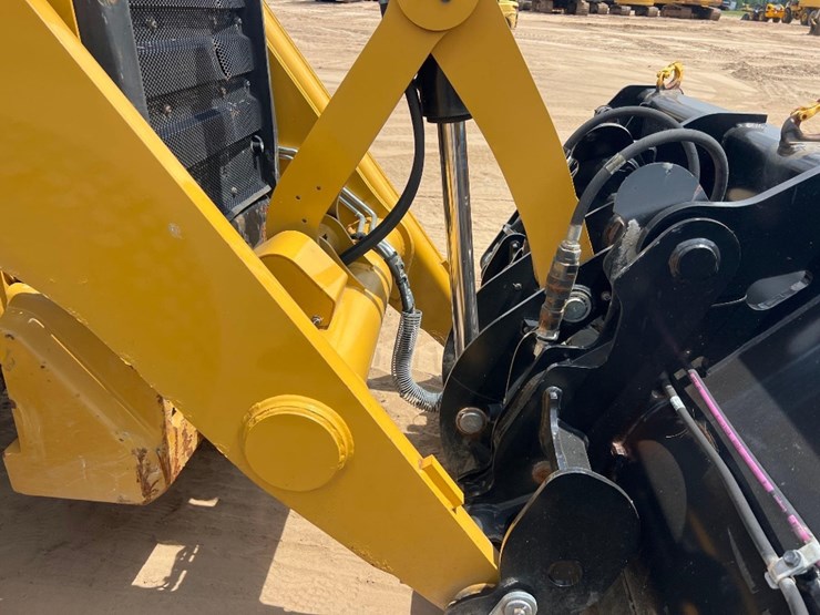 2021-caterpillar-420-image-21