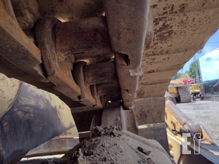 2004-komatsu-d65ex-15-image-38