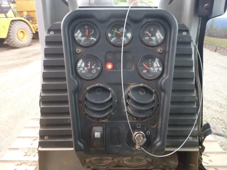 2005-caterpillar-d4g-xl-image-8