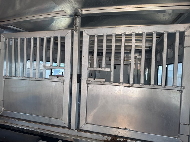 #6300-•-2014-dalton-manufacturing-adams-gooseneck-4-horse-straight-lead-aluminum-horse-trailer,-(sells-w...-image-13