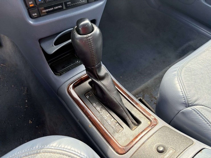1999-buick-regal-ls-4-door,-3.8l-v6,-215/70r15-tires-on-alloy-wheels,-leather,-power-driver-seat,-am-image-20