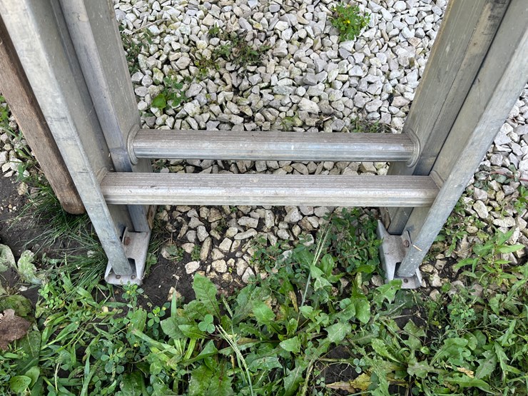 #3075-•-werner-aluminum-ladder-image-2