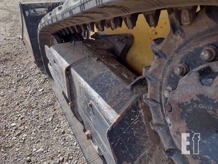 2022-deere-317g-image-22