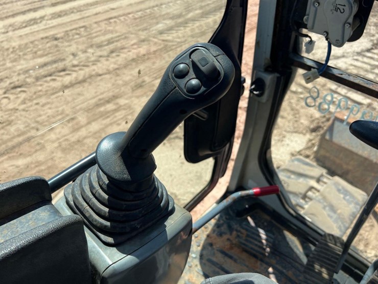 2018-takeuchi-tb290-image-33
