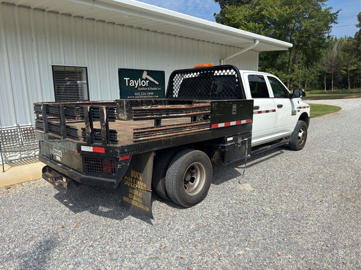 2017-dodge-ram-3500-image-10