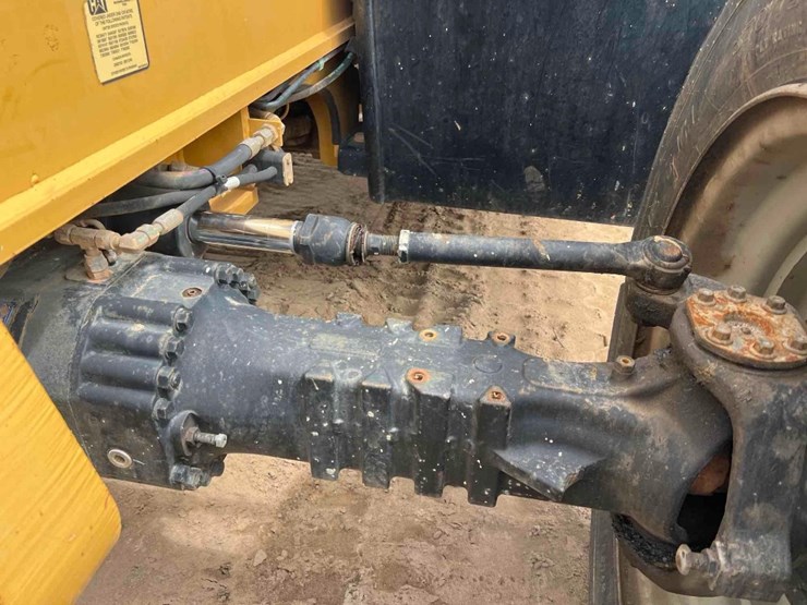 2014-caterpillar-tl642c-image-11