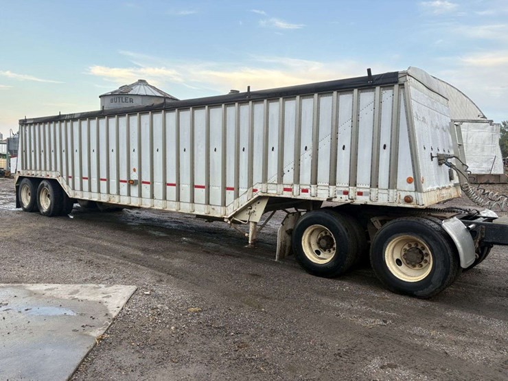 1979-cornhusker-800-40’-hopper-trailer,-66”-sides,-96”-wide,-tandem-axle,-11r24.5-on-steel-budd-rims-image-1