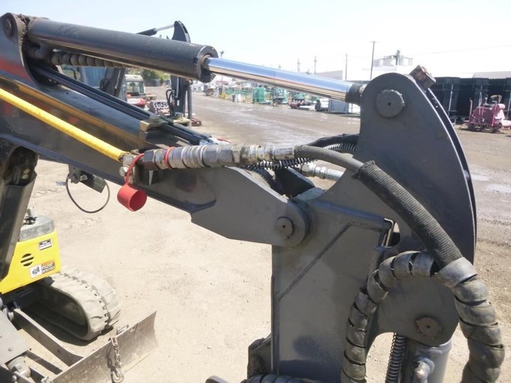 2022-deere-17g-image-24