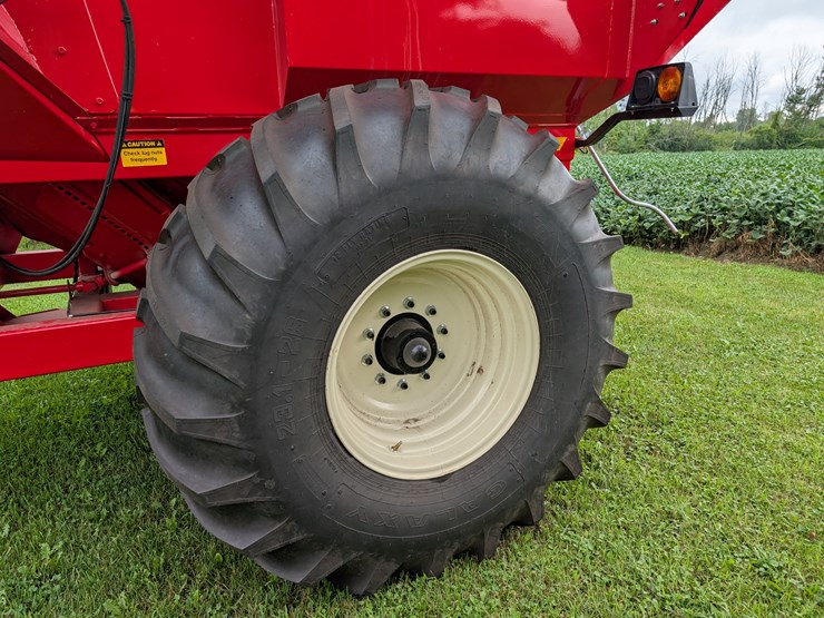 #2987-•-e-z-trail-550-unloading-grain-cart-image-4