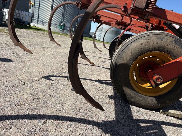 massey-ferguson-129-image-8