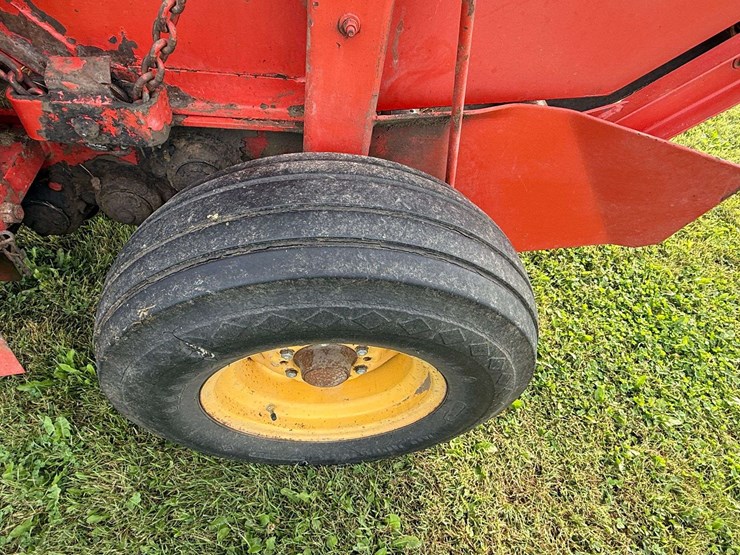 massey-ferguson-560-image-14