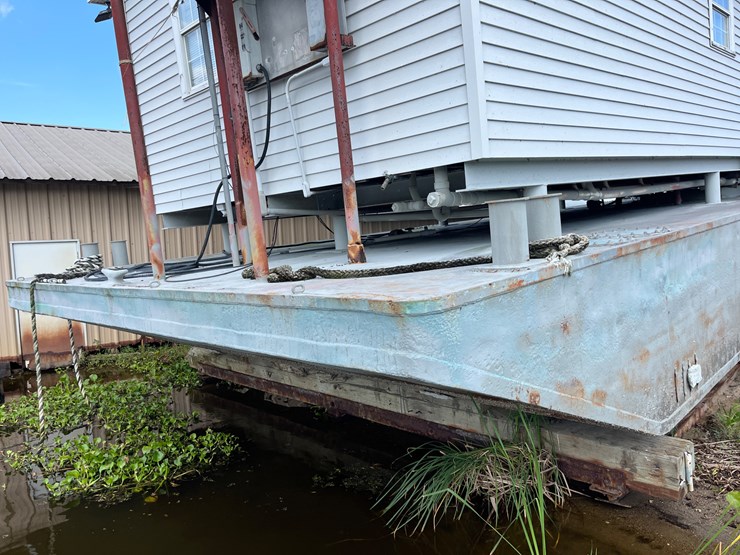 #105-•-living-quarters-barge-image-9