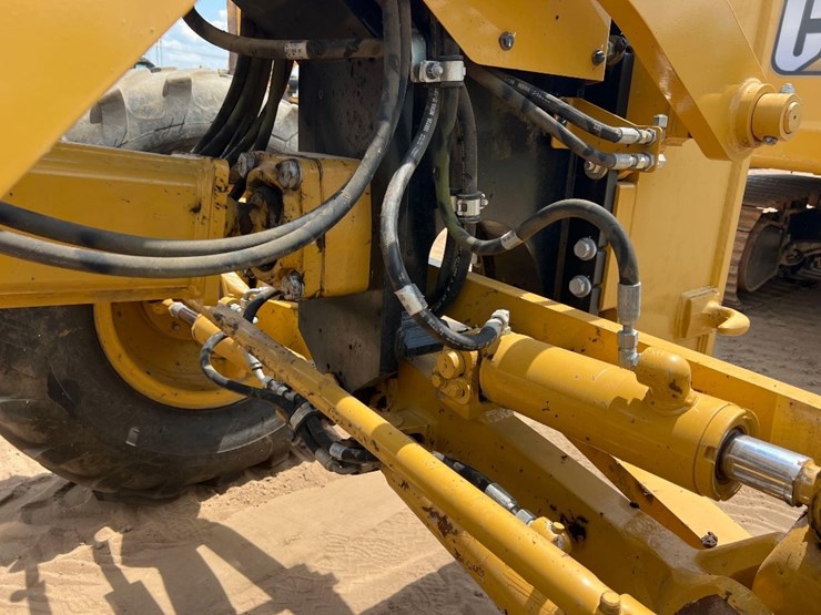 2020-caterpillar-120-image-26