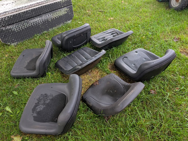 #3017-•-simplicity-lawnmower-tractor-seats-image-4