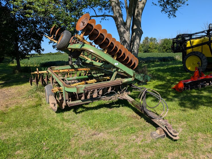 john-deere-220-image-1