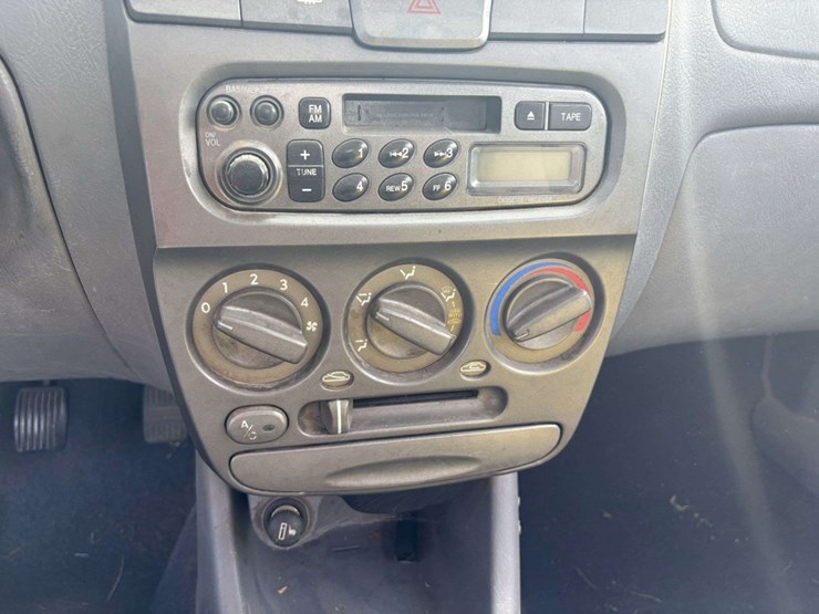 2000-hyundai-accent,-2-door,-175/70r13-tires,-5-speed-manual,-cloth,-receiver-hitch,-161058-miles,-t-image-15