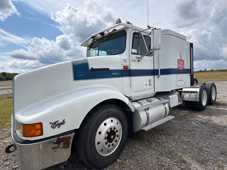 international-9400-eagle-image-1