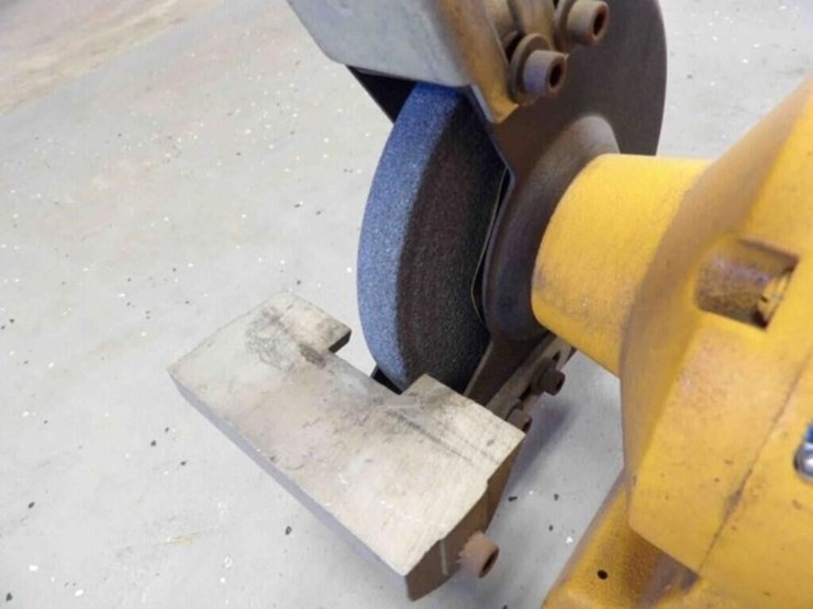 dewalt-6"-bench-grinder-cw756-image-2