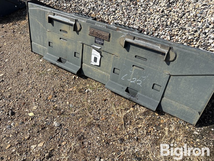 bobcat-74”-heavy-duty-skid-steer-bucket-image-12
