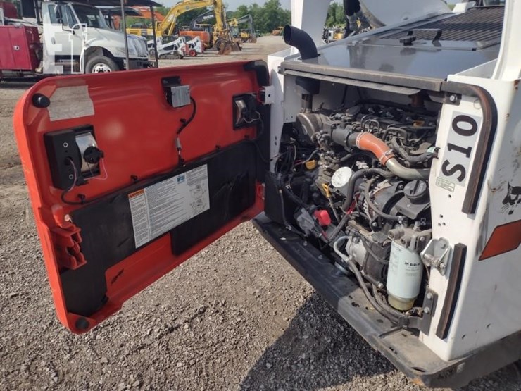 2022-bobcat-s740-image-25