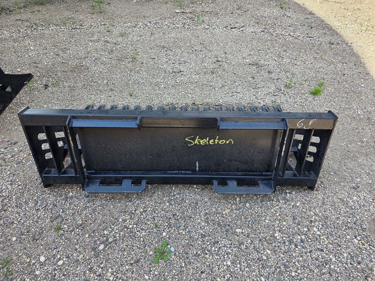 68”-rock-bucket,-universal-hookups,-4”-spacings,-3/8”-outside-steel-with-¼”-steel-teeth,-new-image-5