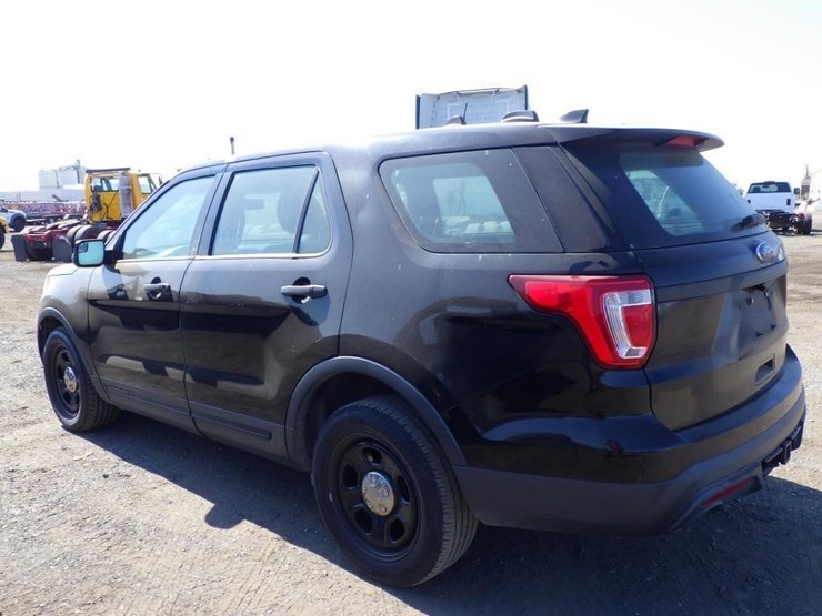 2017-ford-explorer-image-4
