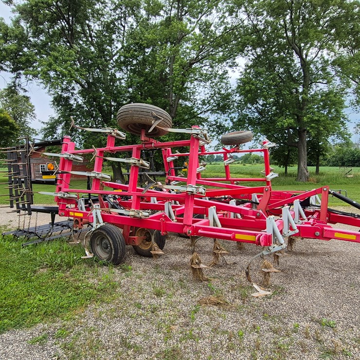 #2985 • Wil-Rich XL2 Field Cultivator