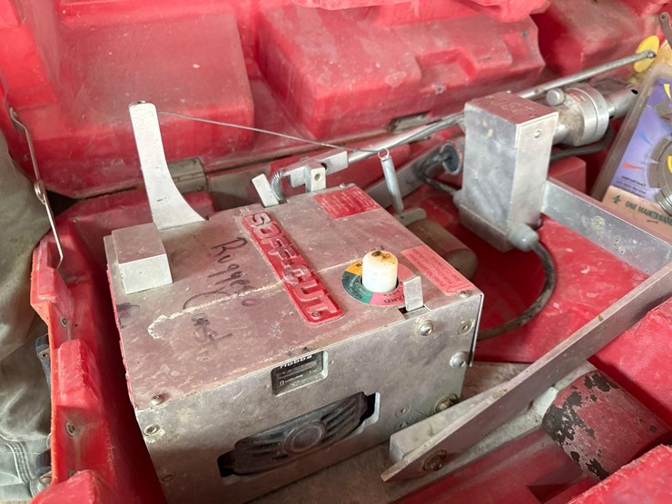 soff-cut-electric-green-concrete-saw-support-equipment-image-2
