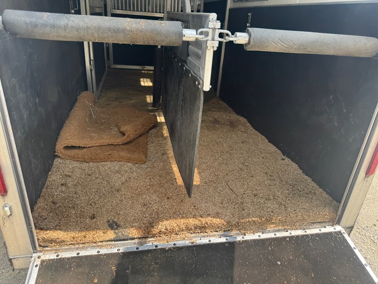 #6300-•-2014-dalton-manufacturing-adams-gooseneck-4-horse-straight-lead-aluminum-horse-trailer,-(sells-w...-image-6