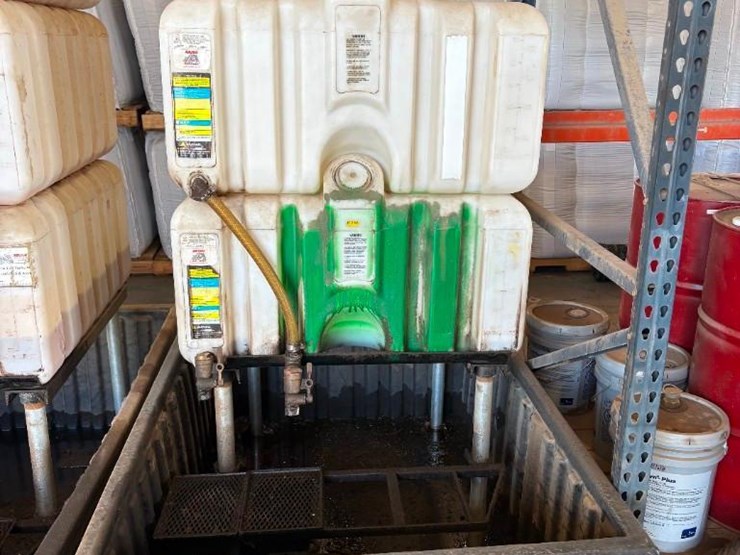 bulk-oil-tanks-with-containment-image-1