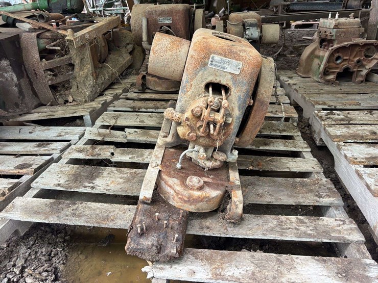 1-1/2---2-1/2-hp-international-harvester-la-engine-image-2