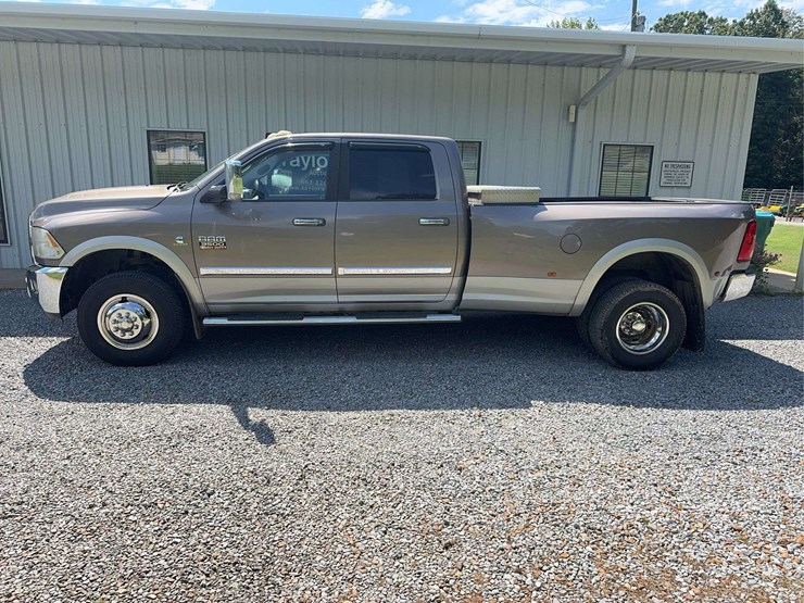2010-dodge-3500-image-2