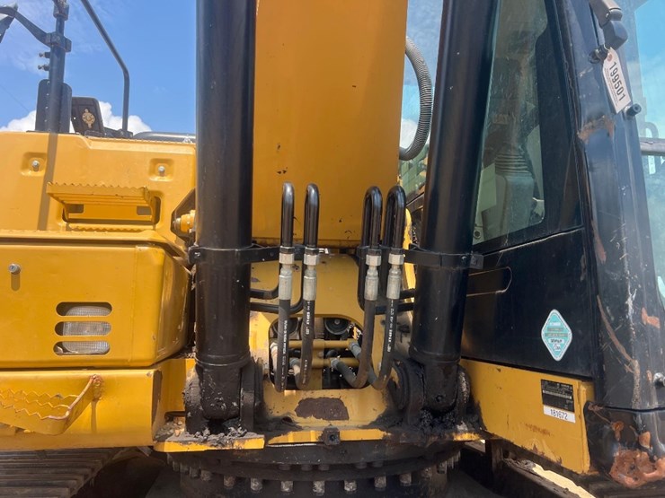 2015-caterpillar-323fl-image-13