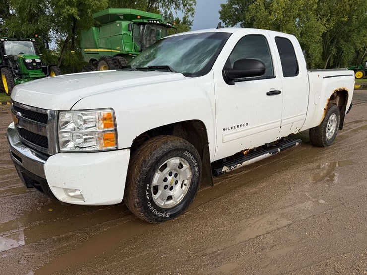 2011-chevrolet-1500-image-1