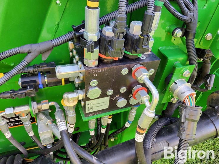 2023-john-deere-c12f-image-16