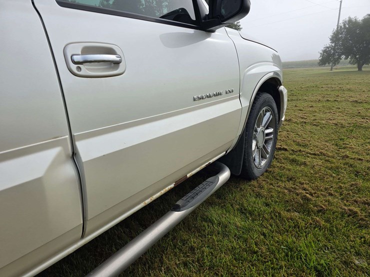 2003-cadillac-escalade-image-34