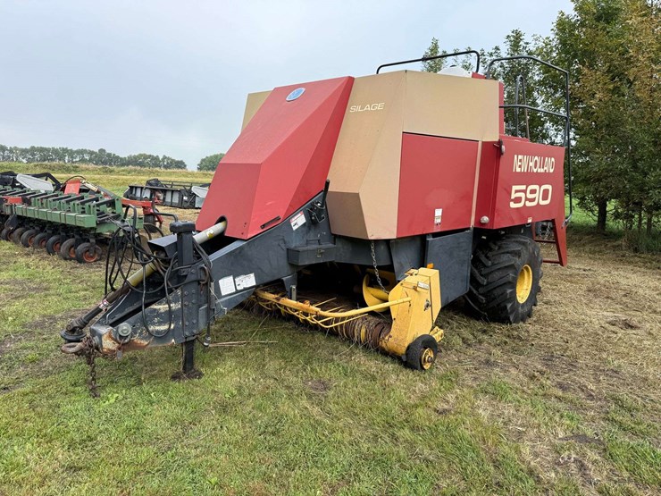new-holland-590-image-3