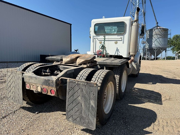1997-peterbilt-385-image-6