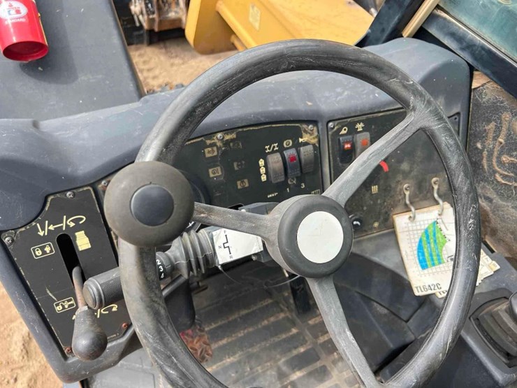 2014-caterpillar-tl642c-image-27