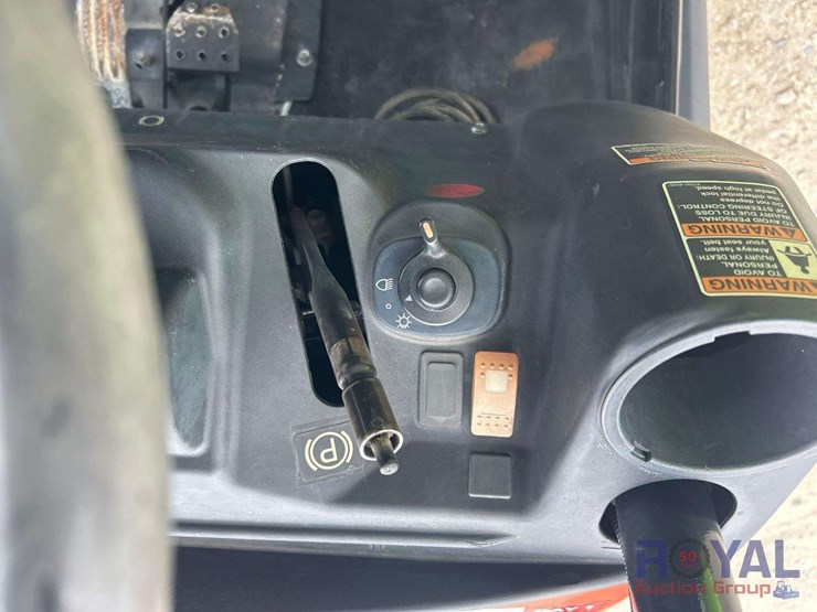 2019-kubota-rtvx1140-image-12